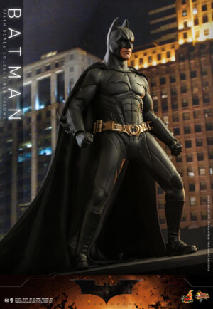 BATMAN Hot Toys Batman Begins BATMAN 1/6 Scale